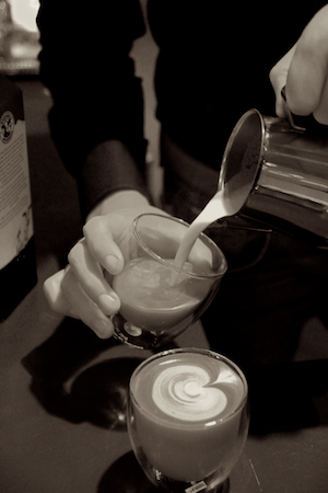 peter-latte-pouring